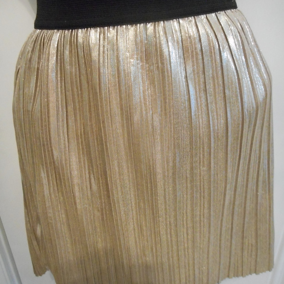 Forever 21 pleated gold lame skirt - Picture 2 of 4